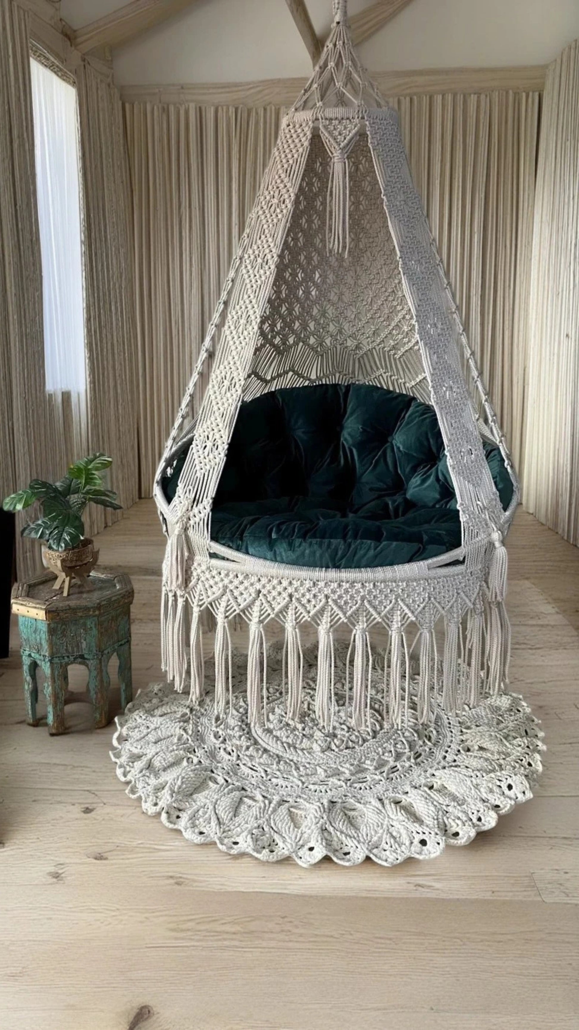 Macrame swing with green mattress